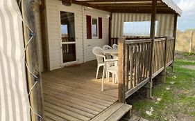 Mobil Home avec spacieuse terrasse à Meschers proche de Royan