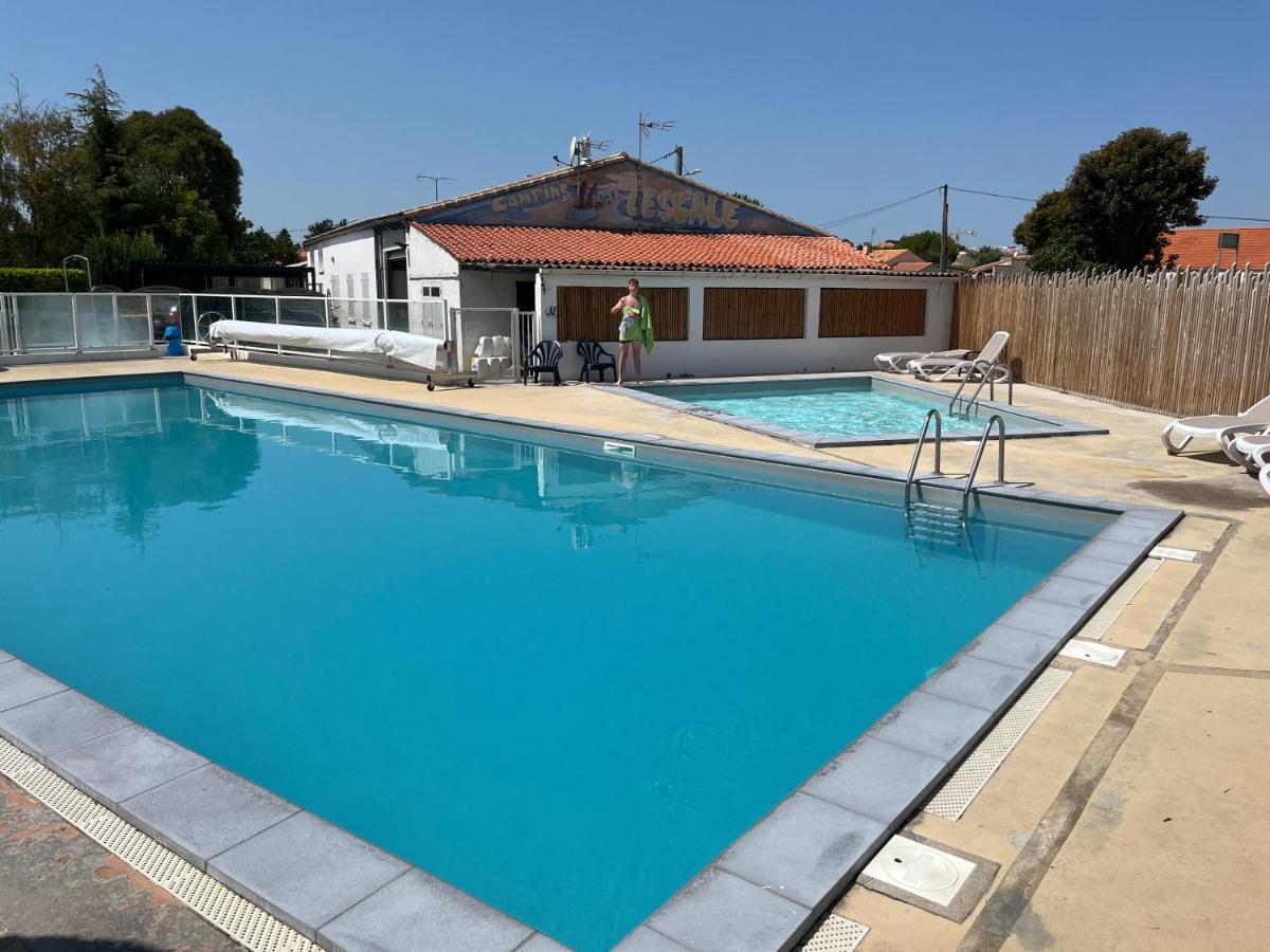 Mobil Home avec spacieuse terrasse à Meschers proche de Royan Extérieur photo
